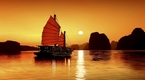 Chiêm ngưỡng vẻ đẹp huyền bí của Vịnh Hạ Long khi vào Đông
